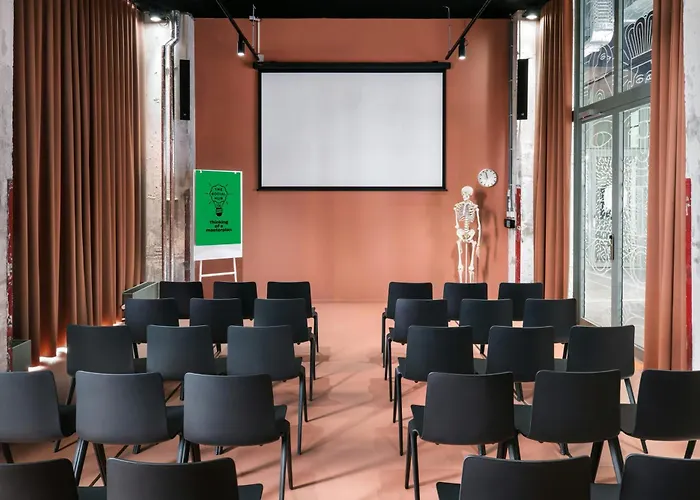 The Social Hub Extended 4*